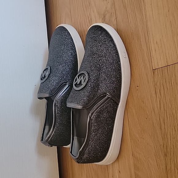 MICHAEL KORS SLIP ON SHOES SPARKE GRAY SIZE 2 GIRLS - Picture 2 of 8